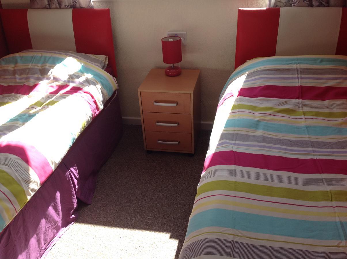 Lindisfarne Holiday Apartments - Families & Couples Only Blackpool Bagian luar foto